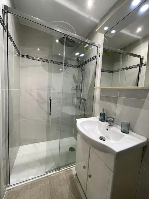 Appartement Cosy Et Moderne Proche De Disneyland Бюсси-Сен-Жорж Экстерьер фото