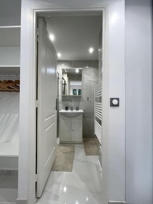 Appartement Cosy Et Moderne Proche De Disneyland Бюсси-Сен-Жорж Экстерьер фото